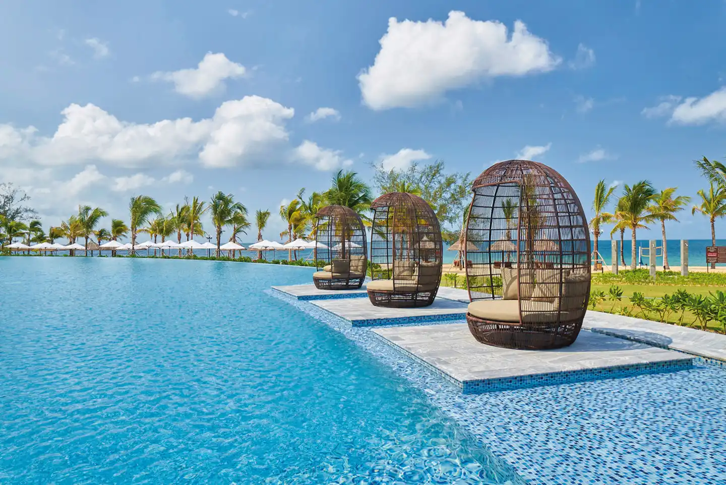Mövenpick Resort Waverly Phu Quoc Pool