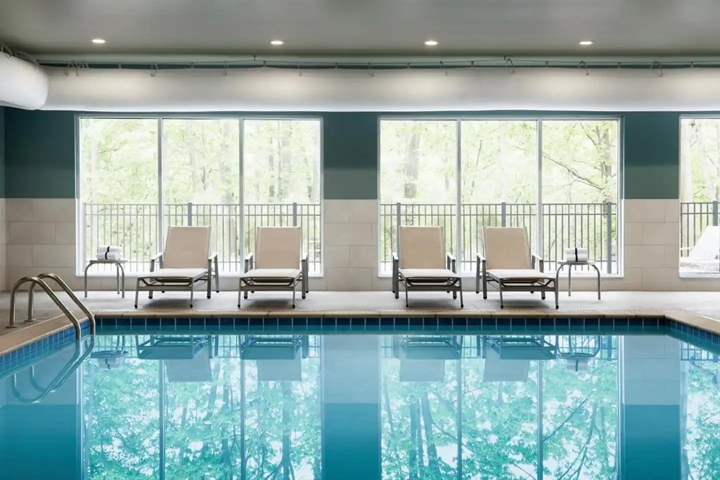 Holiday Inn Express & Suites Edmonton SW - Windermere Hallenbad