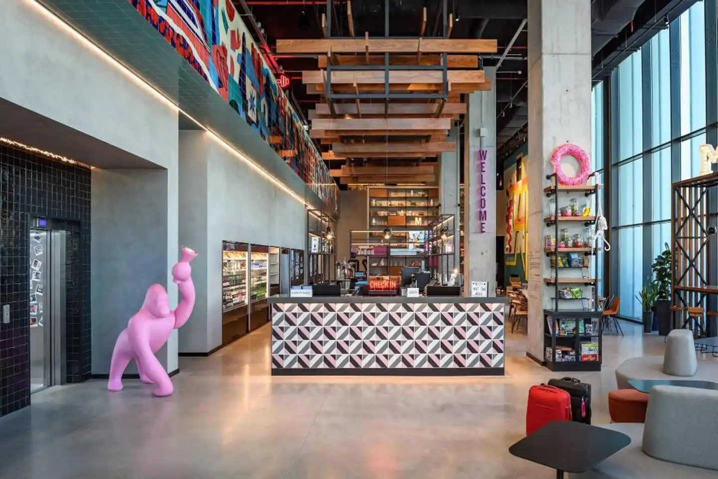 Moxy Lisboa Oriente Lobby