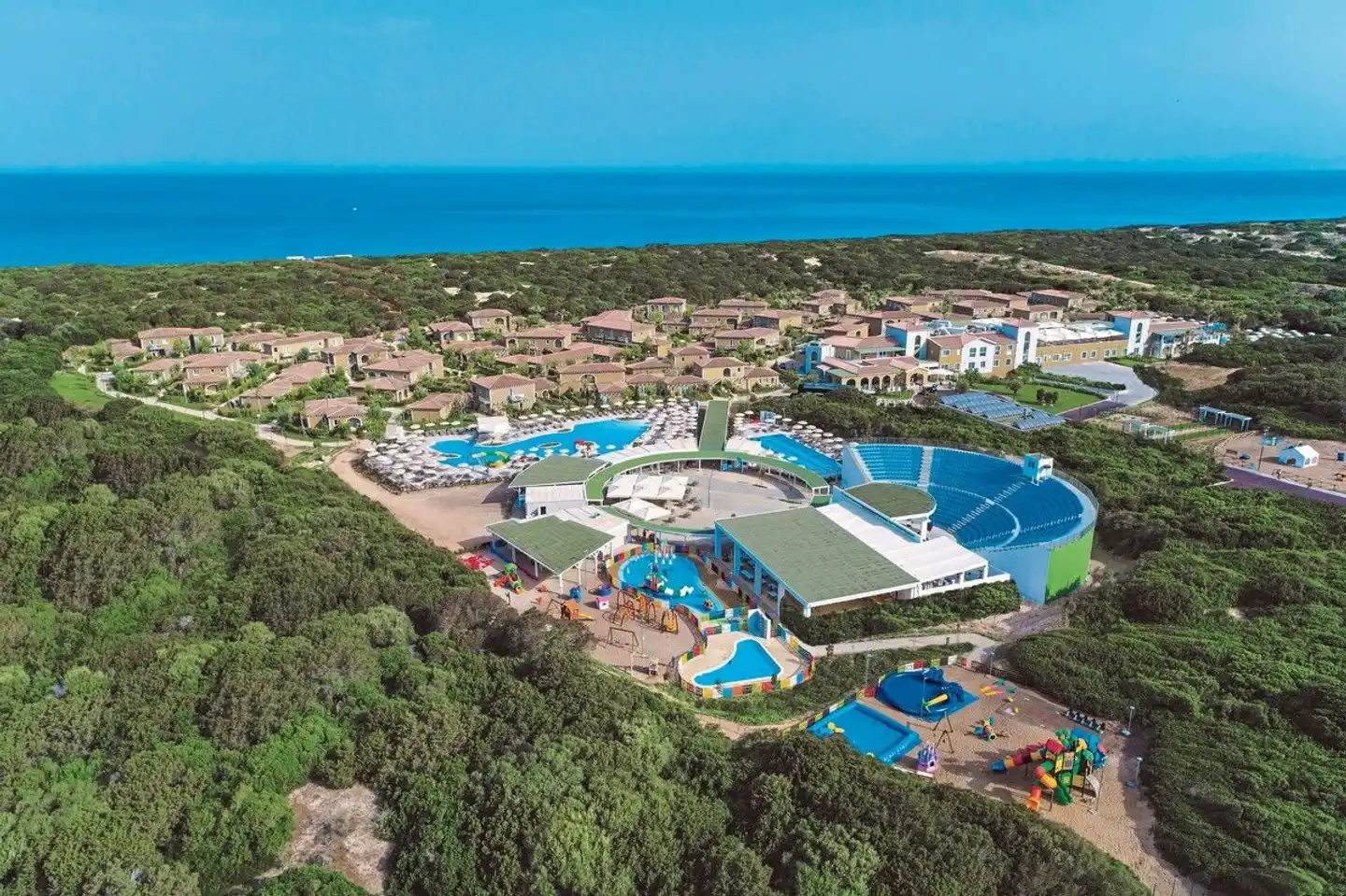 Is Serenas Badesi Resort Aussenansicht