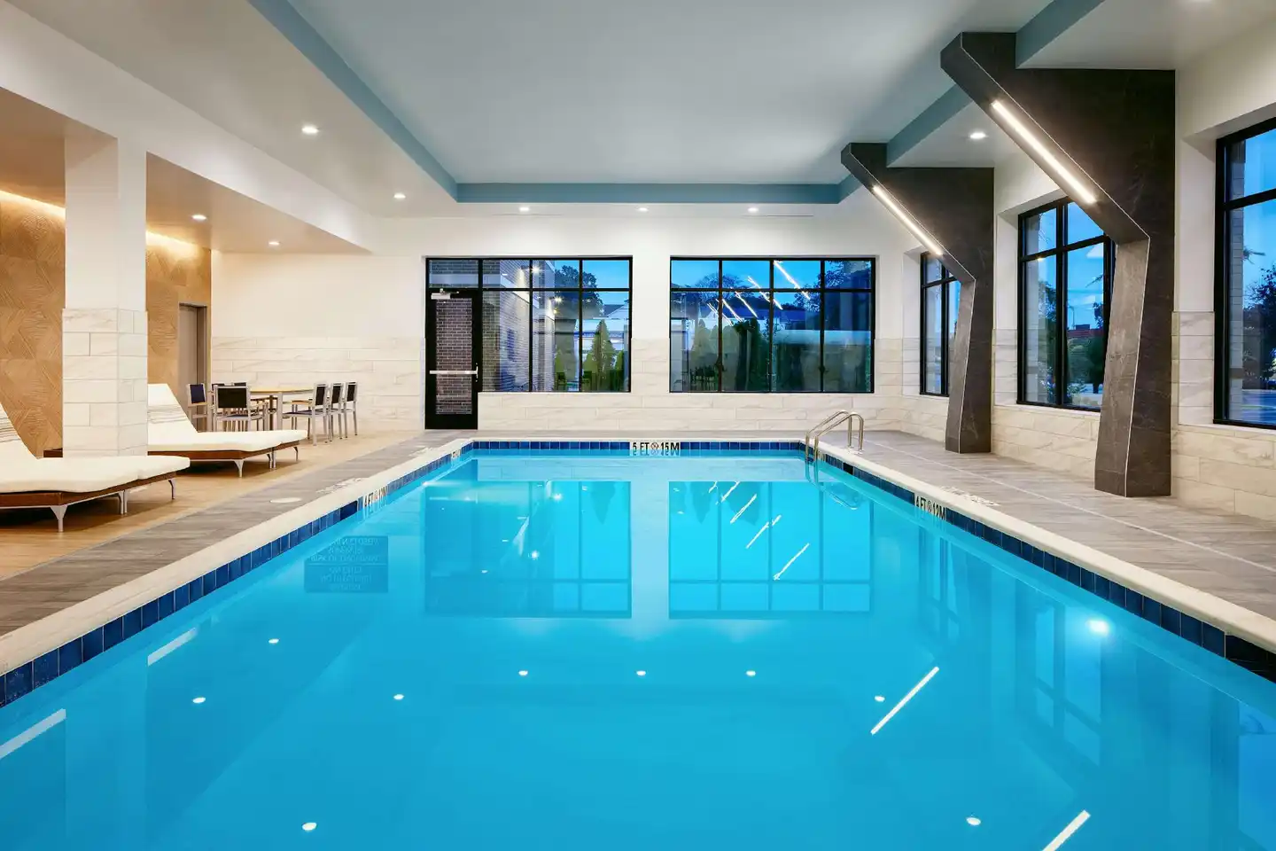 Embassy Suites by Hilton Atlanta Airport North Hallenbad