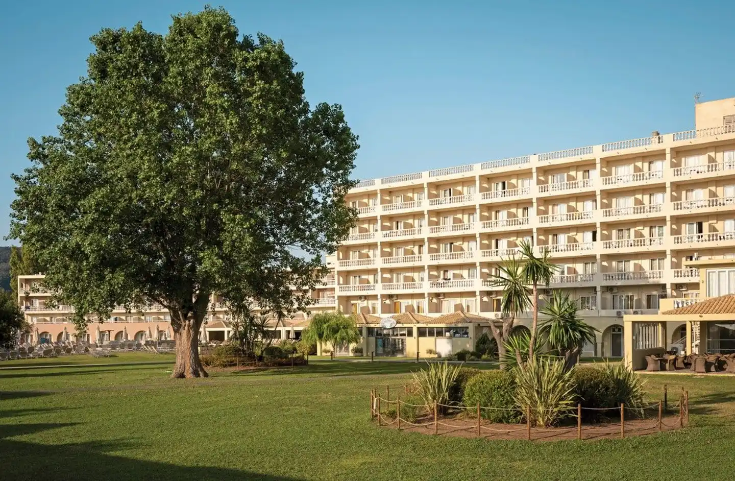Mitsis Messonghi Beach Hotel Aussenansicht