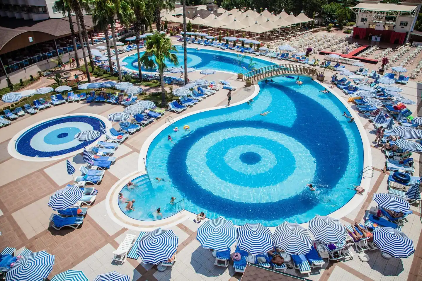 Lonicera World Hotel Pool