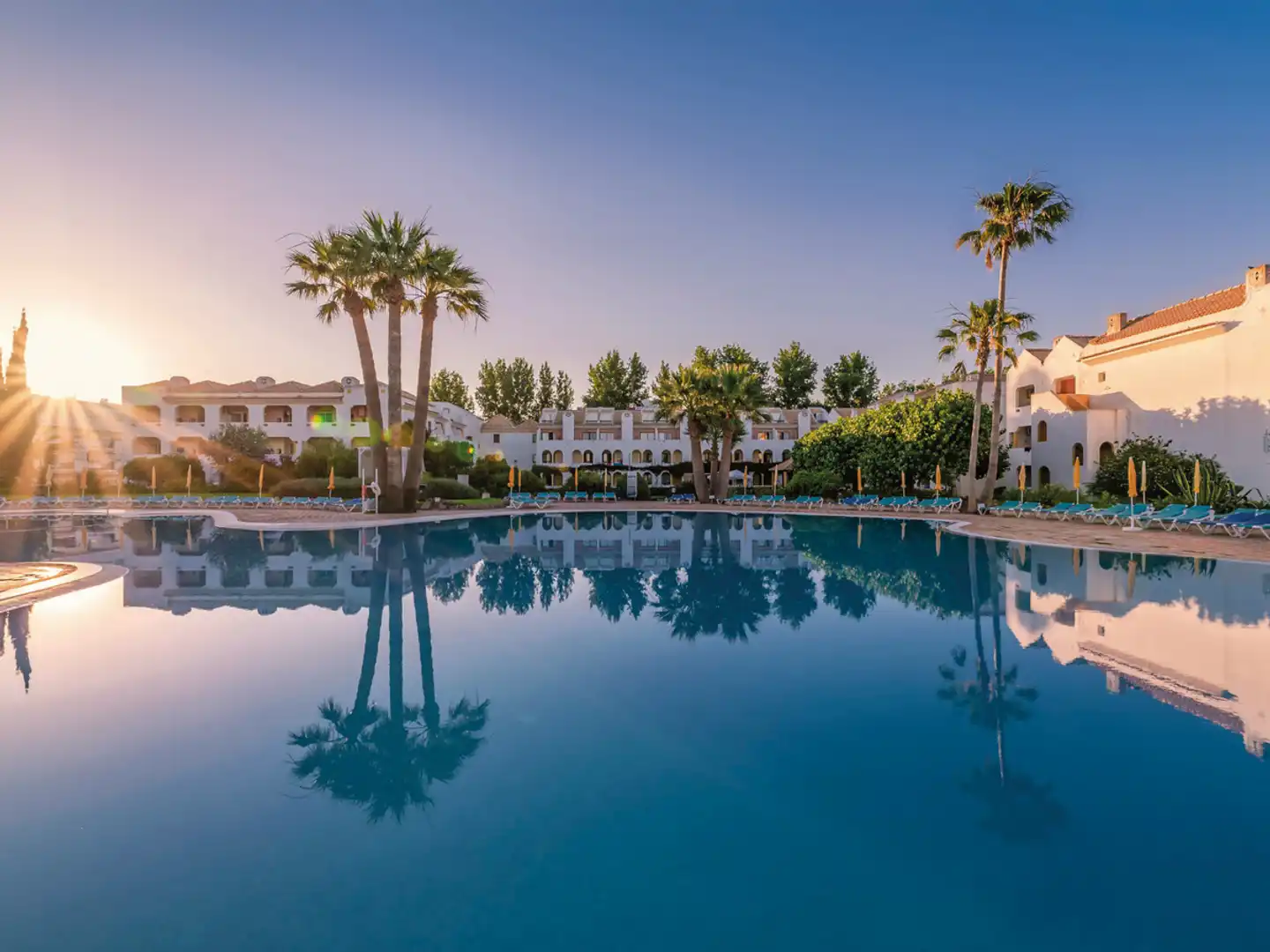 Golden Club Cabanas Pool