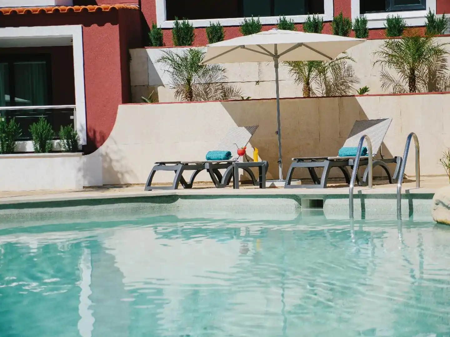 Topazio Vibe Pool
