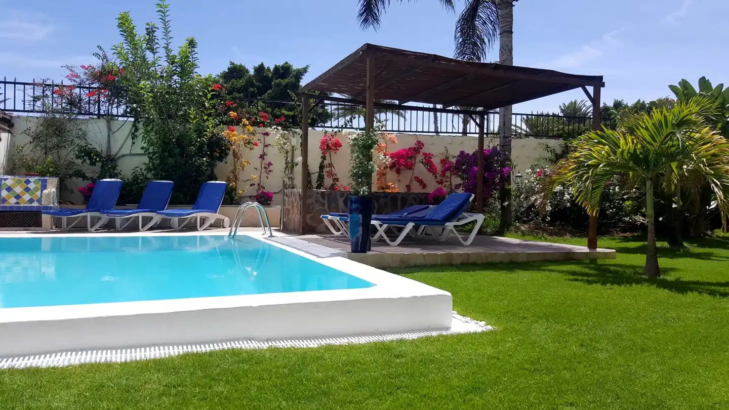 Nogal Pool