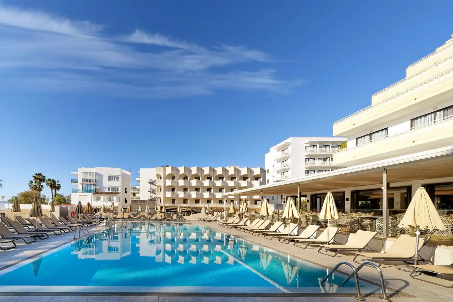 R2 Verónica Beach Pool