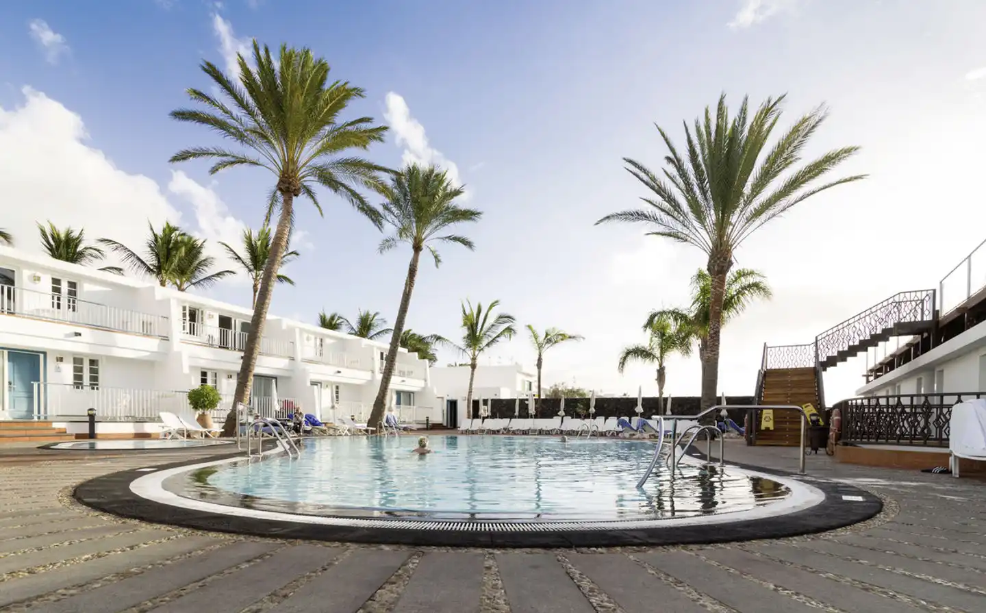 Plus Fariones Apartamentos Pool