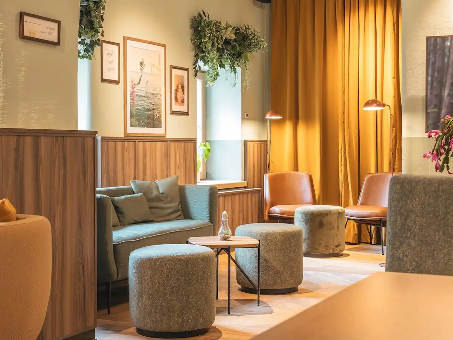 Fish Inn Zell Lobby