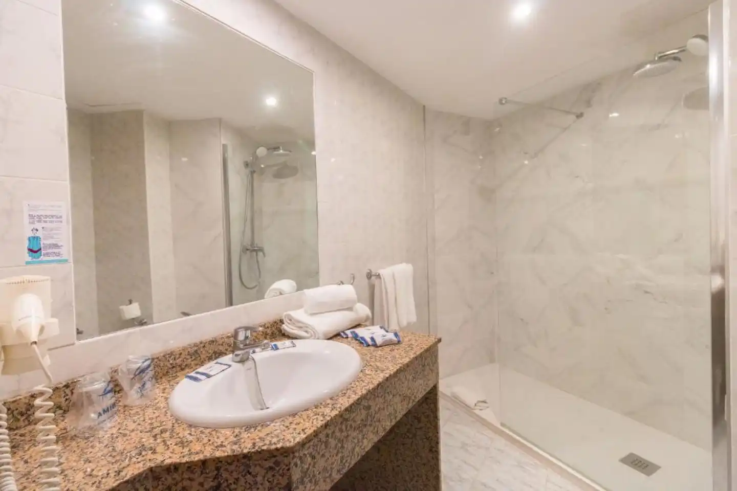 Amic Horizonte Badezimmer