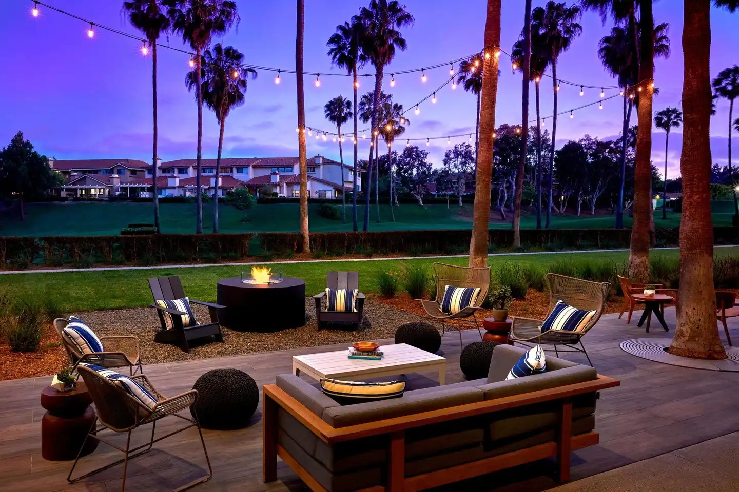 westdrift Manhattan Beach, Autograph Collection Terrasse