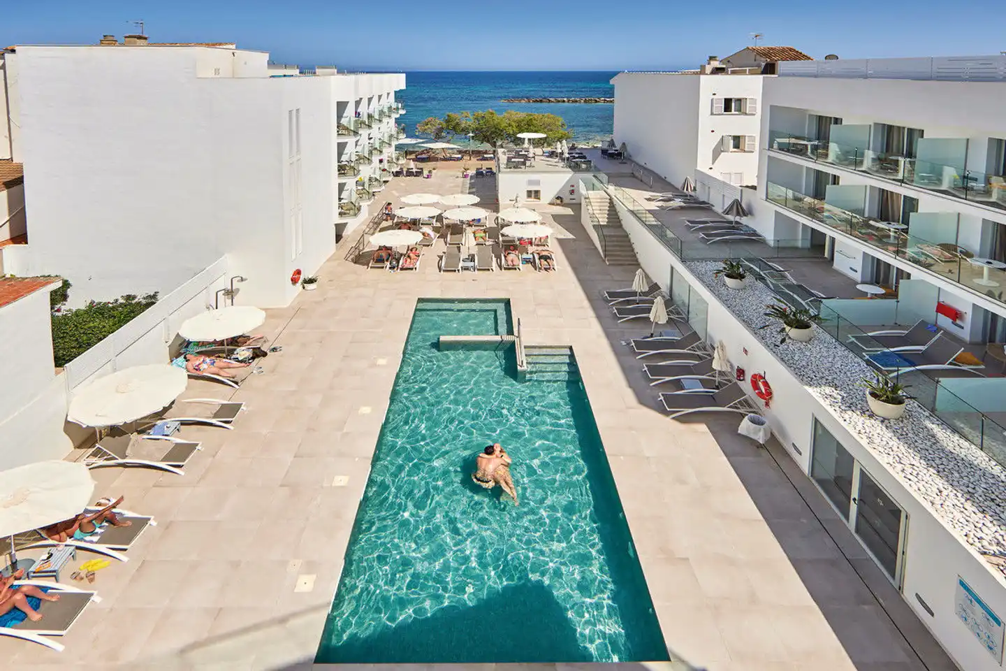 Ilusion Moreyo Pool