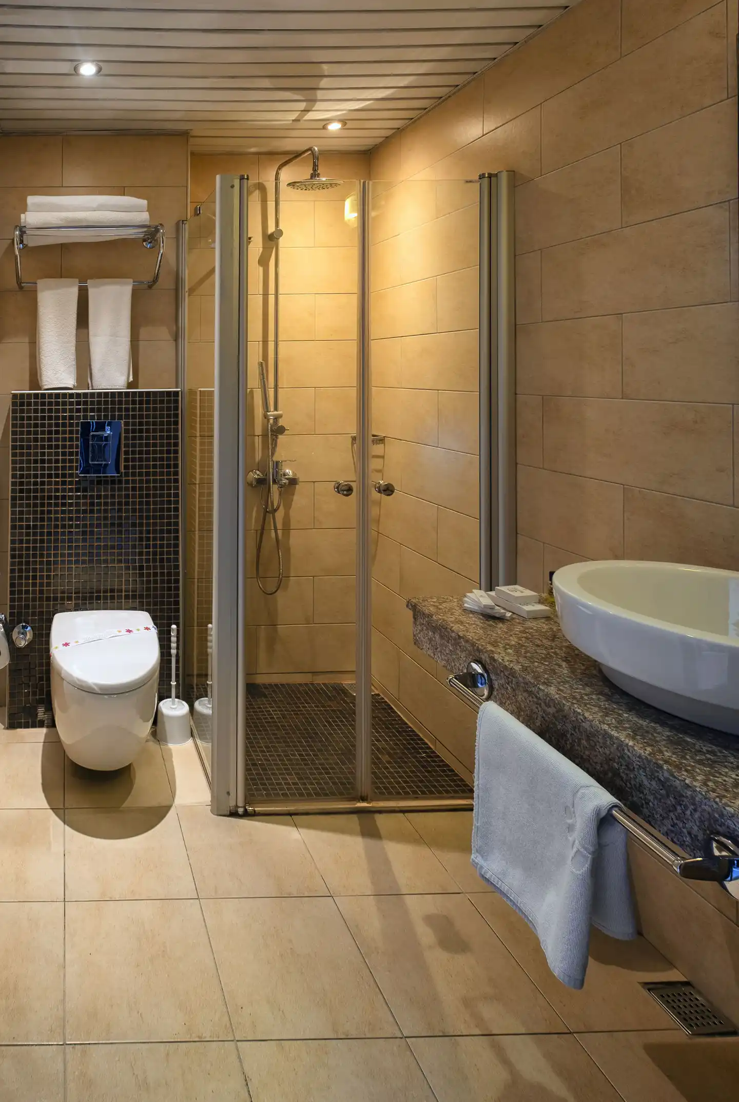 Parador Sky Hotel Badezimmer