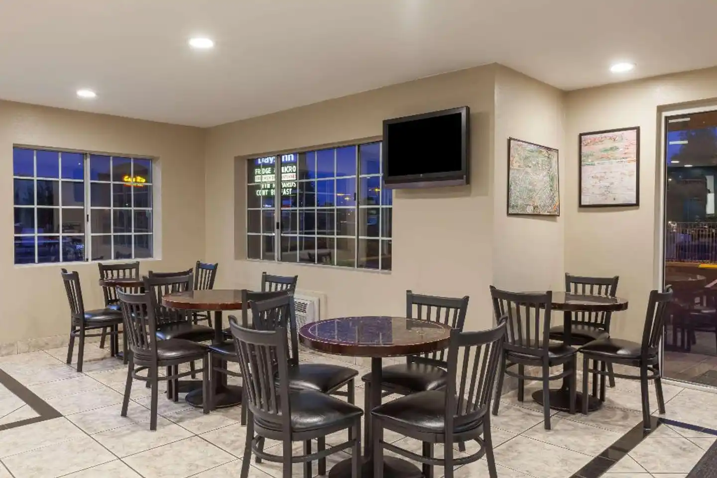 Days Inn by Wyndham Flagstaff I-40 Lobby