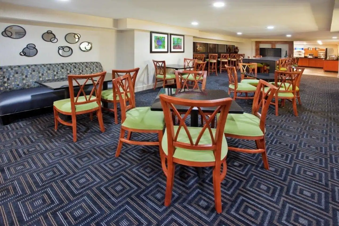 Holiday Inn Express & Suites Atlanta Downtown Lobby