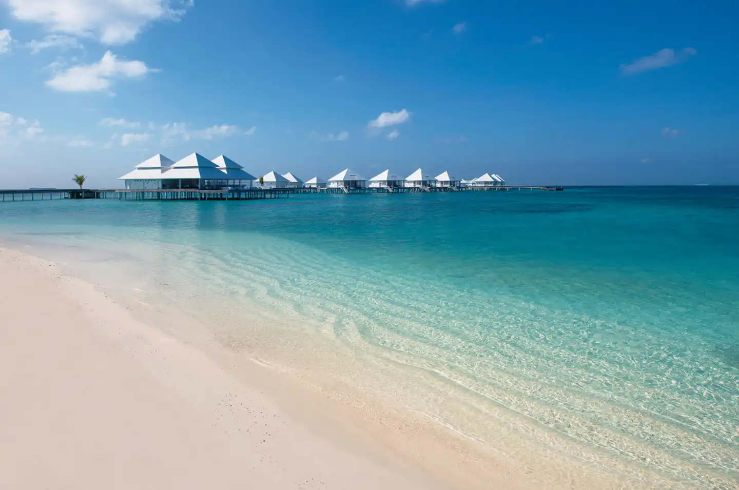 Diamonds Thudufushi Strand