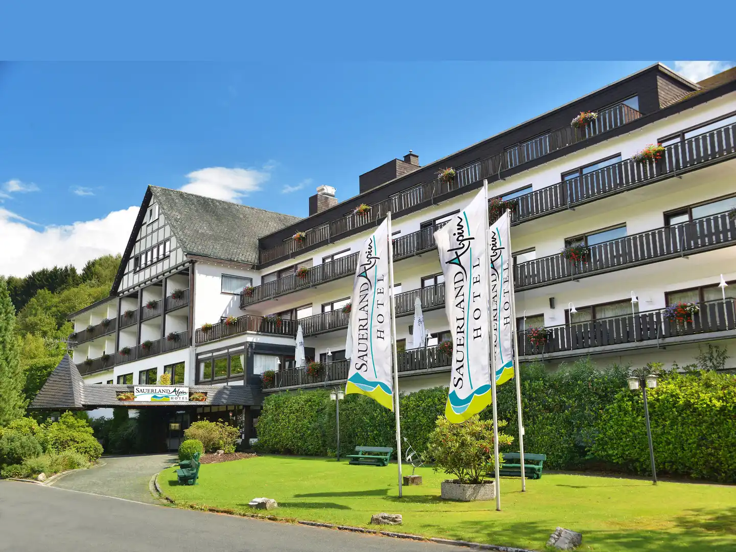 Sauerland Alpin Hotel Aussenansicht