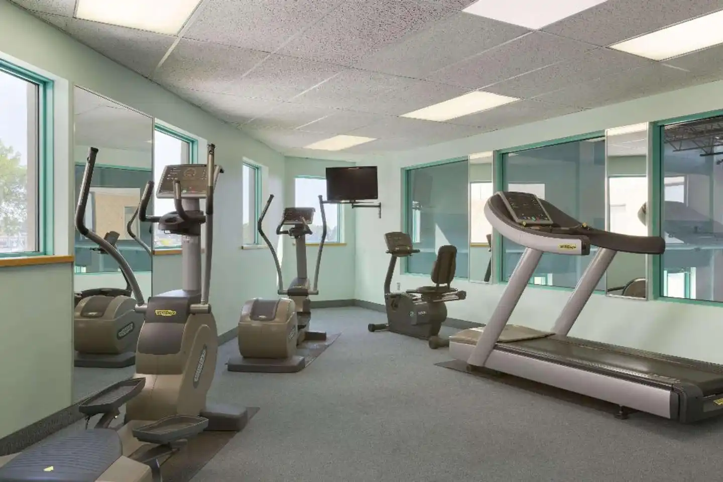 RAMADA BY WYNDHAM BELLEVILLE HARBOURVIEW C.C: Sport und Entertainment