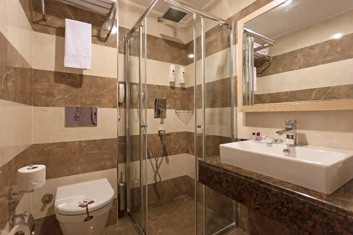 Xperia Saray Beach Hotel Badezimmer