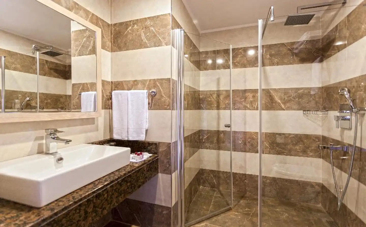 Xperia Saray Beach Hotel Badezimmer