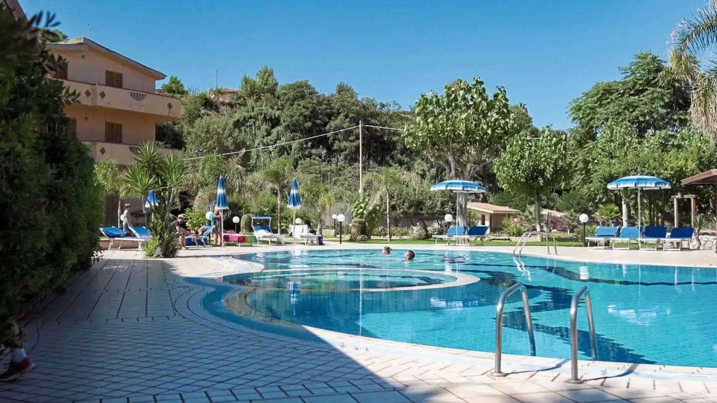Villaggio Old River Pool