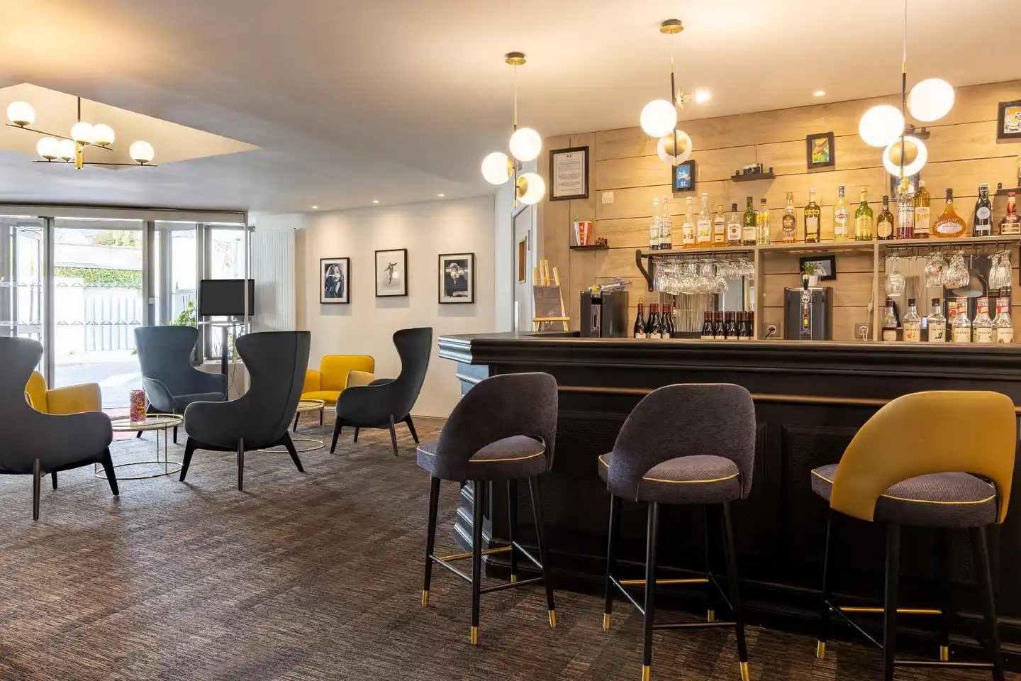 Best Western Plus L'Artist Hôtel Bar