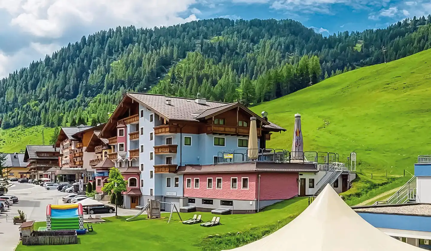 MAGIC MOUNTAINS Hotel Zauchensee Zentral Aussenansicht