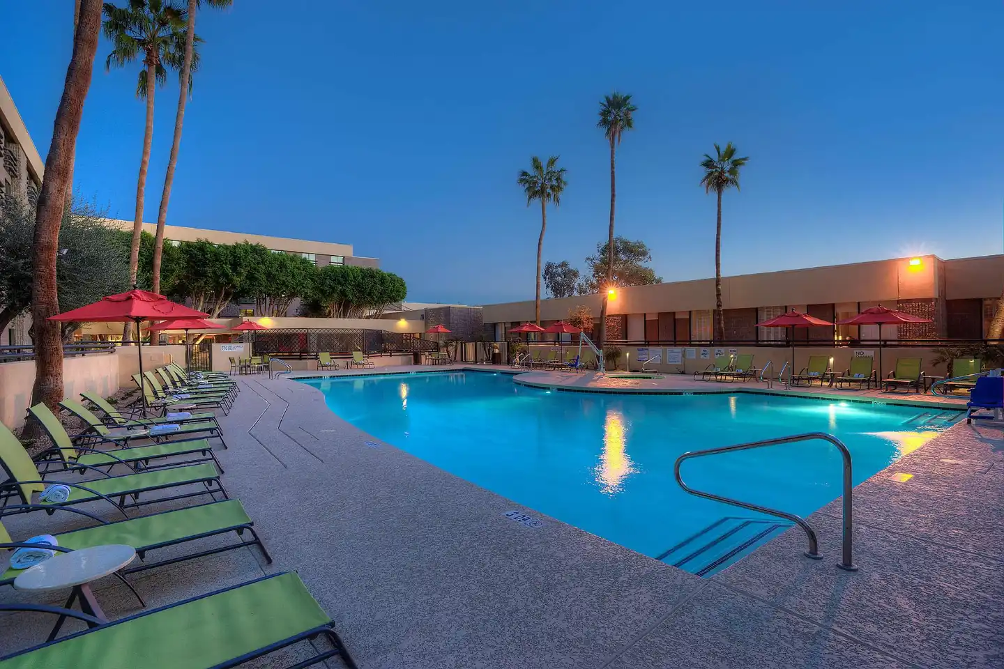 DoubleTree by Hilton Phoenix North Pool