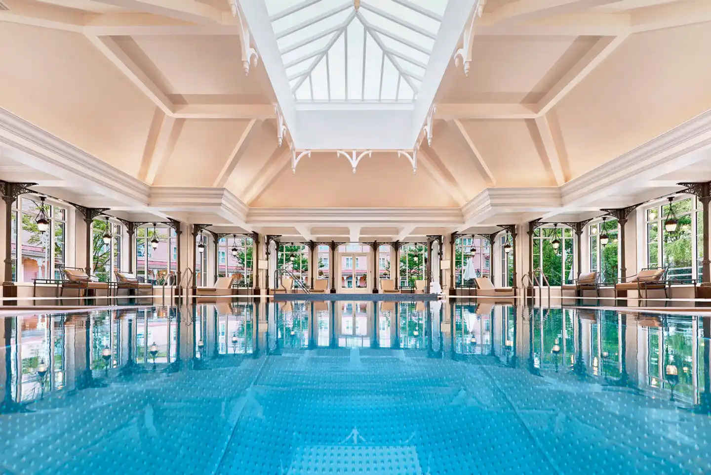 Disneyland® Hotel Hallenbad