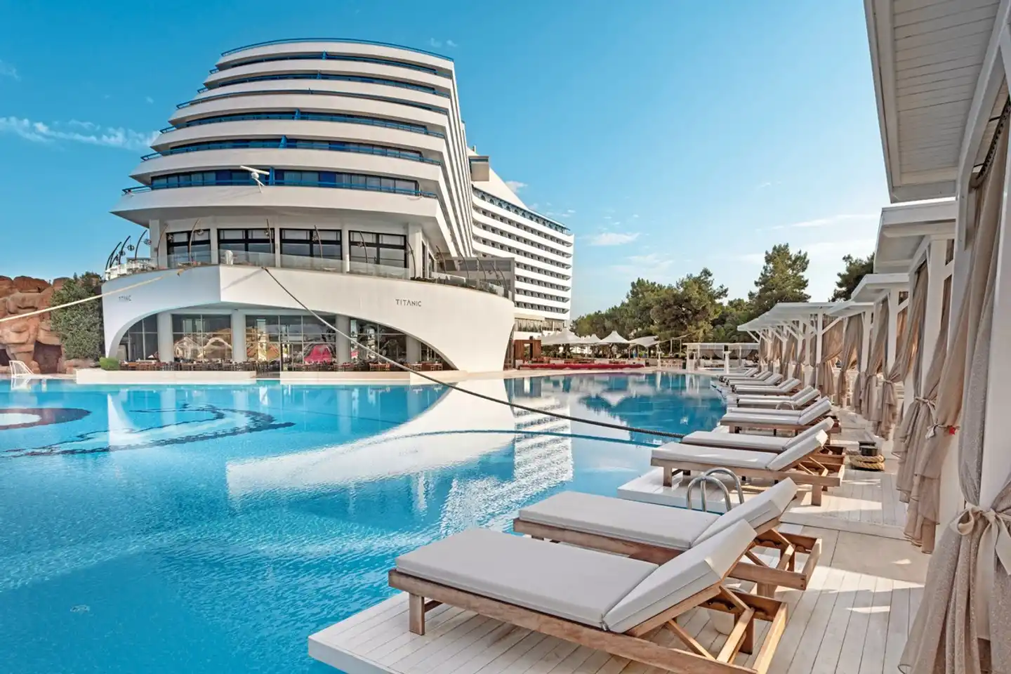 Titanic Deluxe Lara Pool