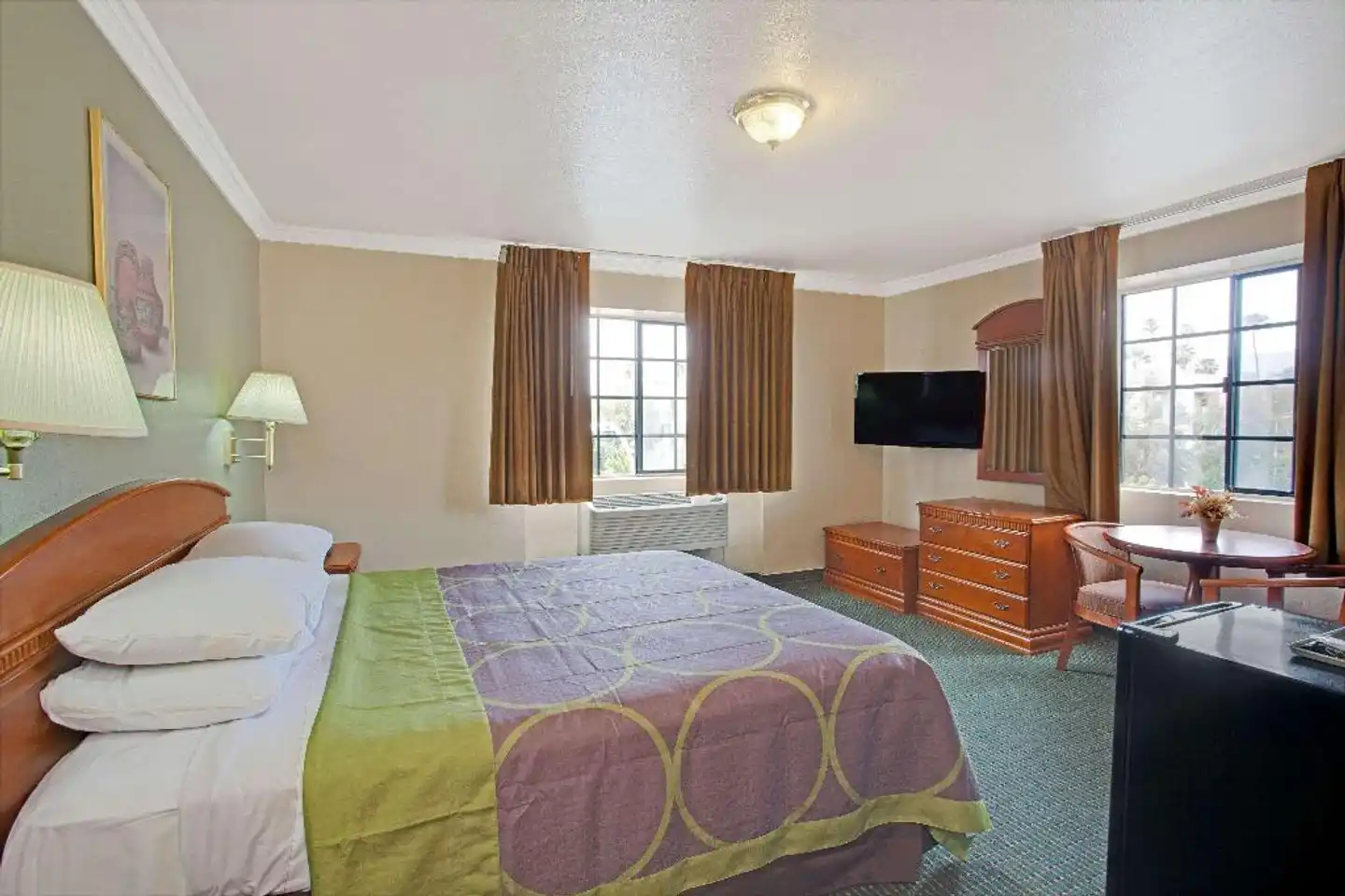 Super 8 by Wyndham Hollywood/LA Area Wohnbeispiel