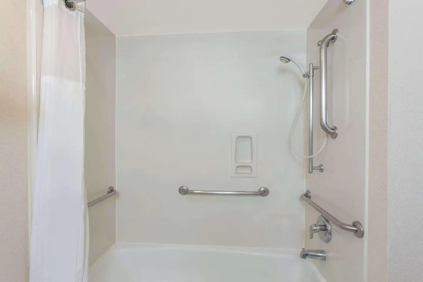 Ramada by Wyndham Fresno Northwest Badezimmer