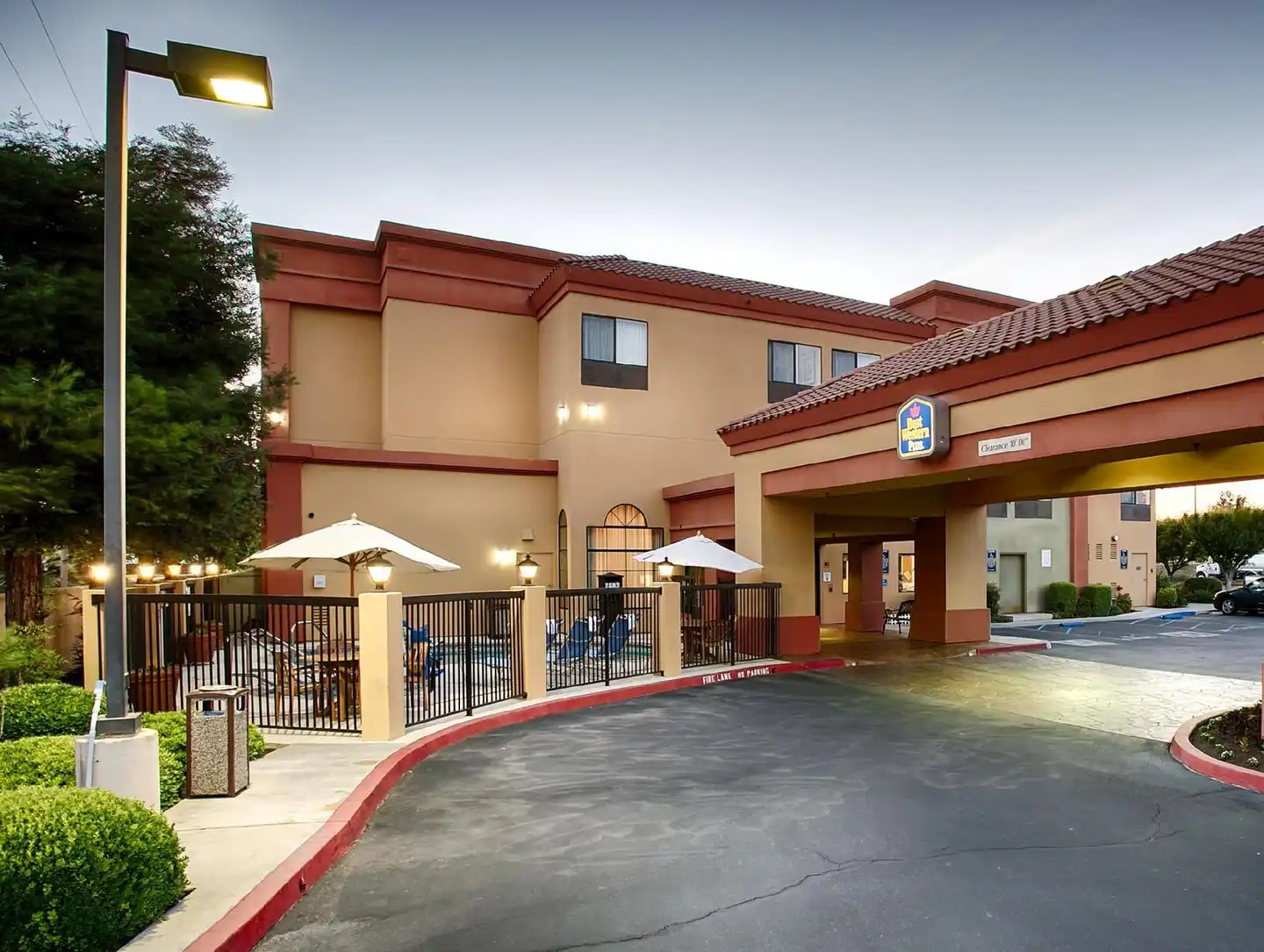 Best Western PLUS Fresno Inn Aussenansicht