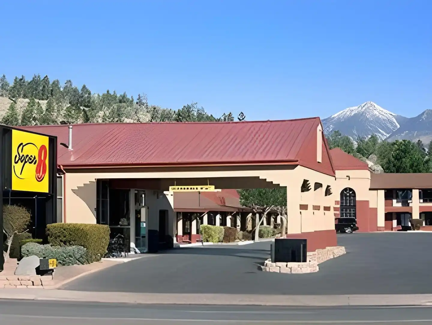 Super 8 by Wyndham NAU Downtown Conference Center Aussenansicht