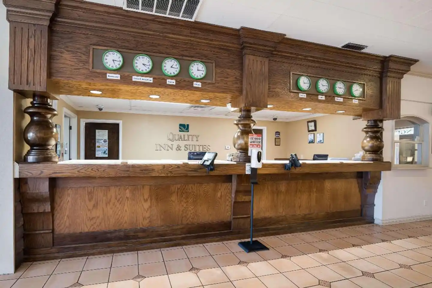 Quality Inn & Suites Lake Havasu City Lobby