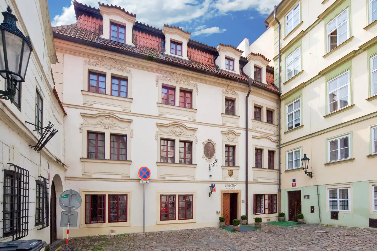Waldstein Aussenansicht