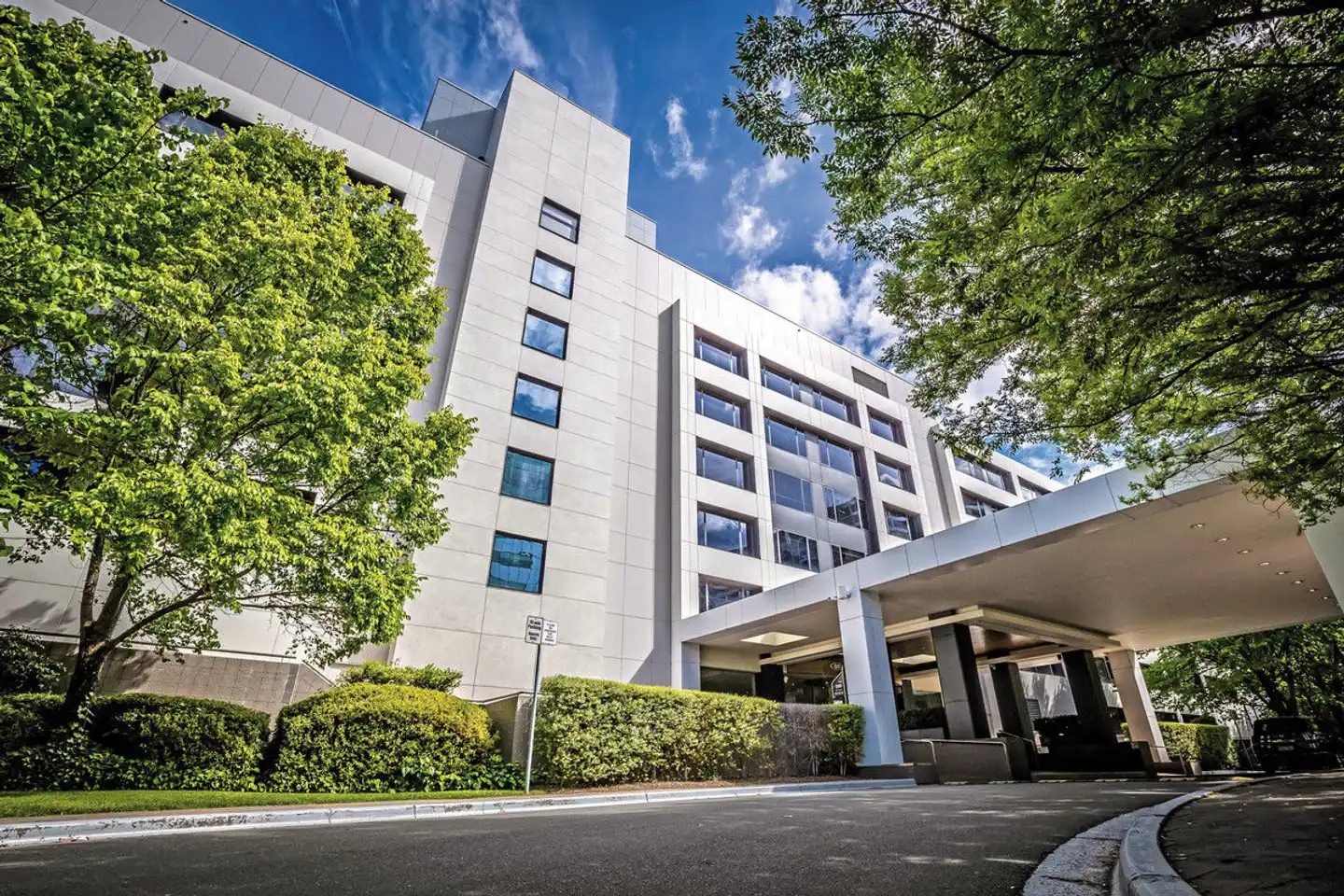 Crowne Plaza Canberra Aussenansicht