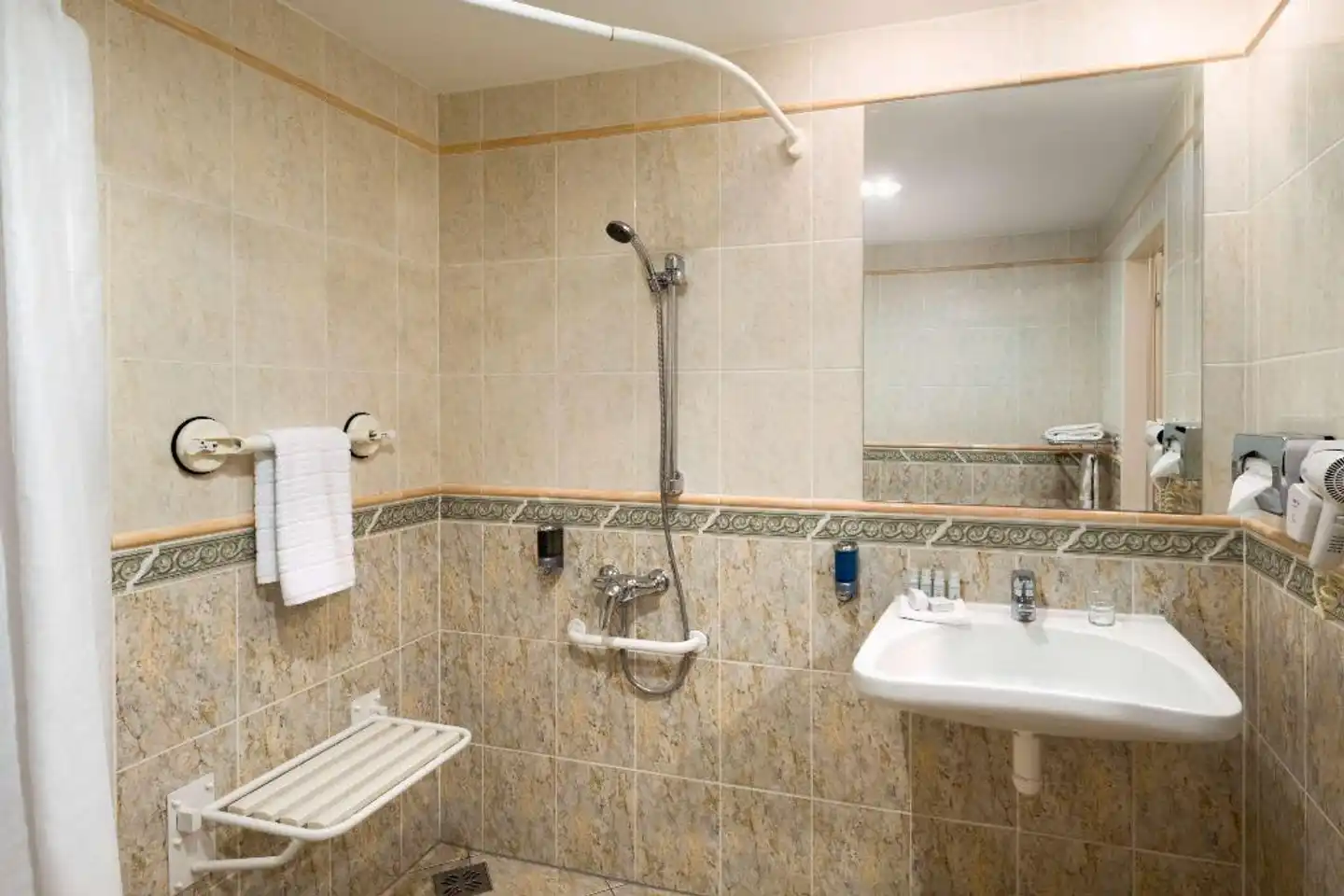 Ramada Prague City Centre Badezimmer