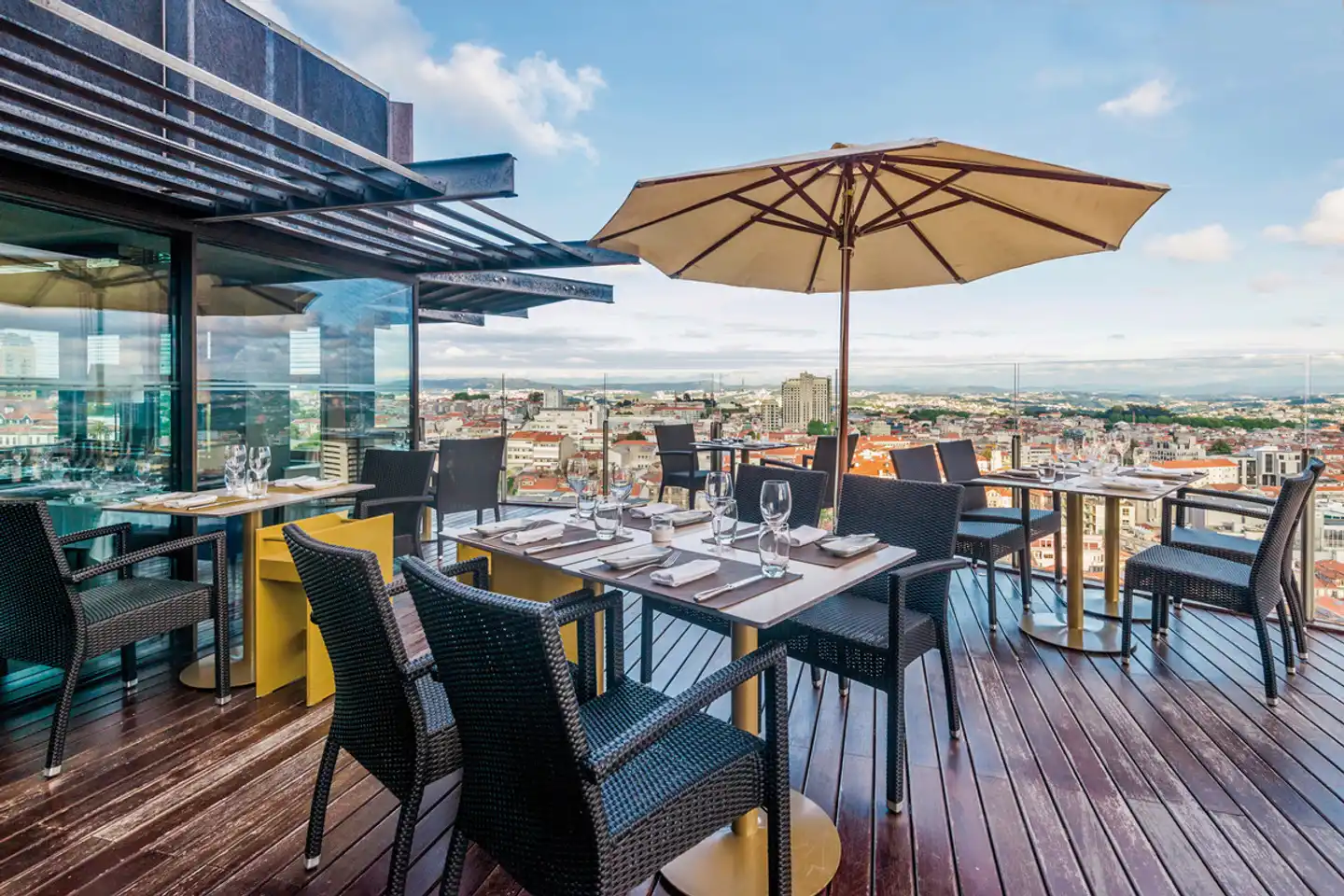 Dom Henrique Downtown Restaurant