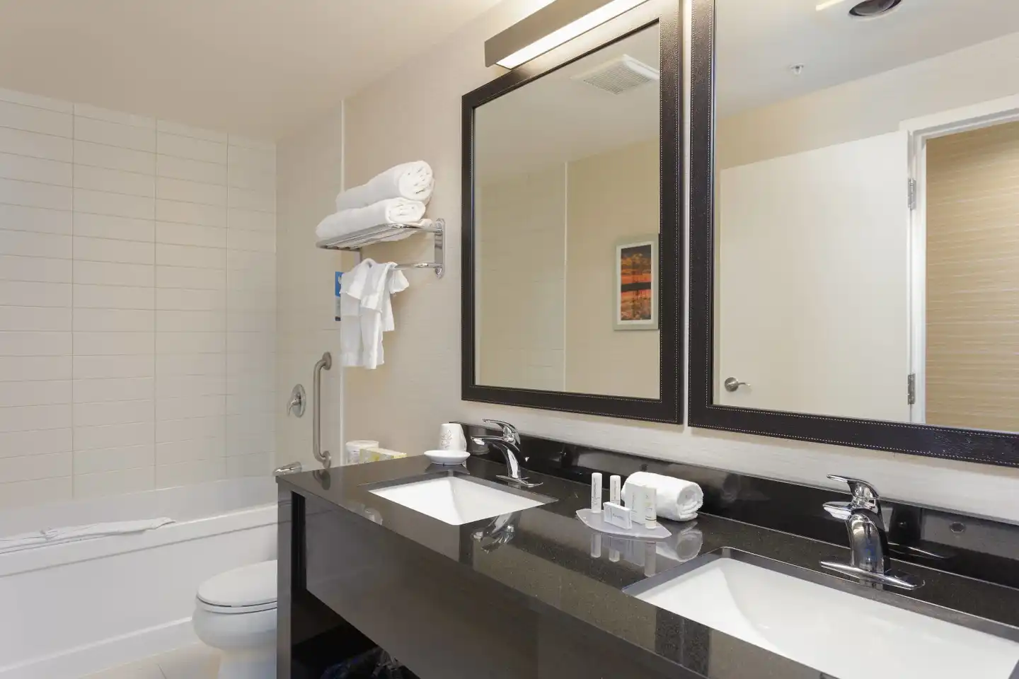 Fairfield Inn & Suites by Marriott Belleville Badezimmer
