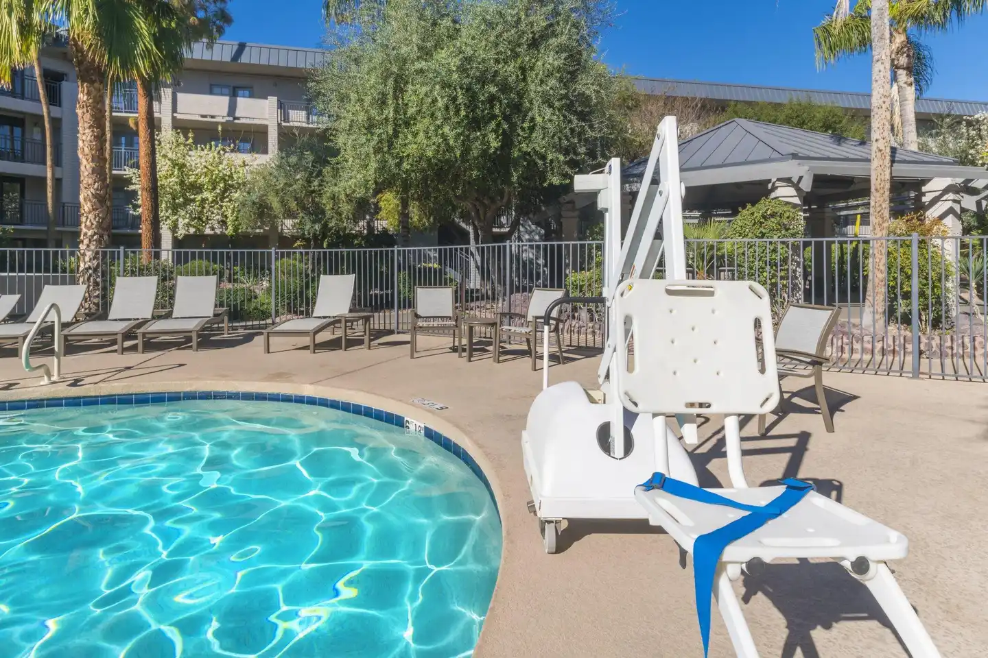 Holiday Inn & Suites Phoenix Airport North Pool