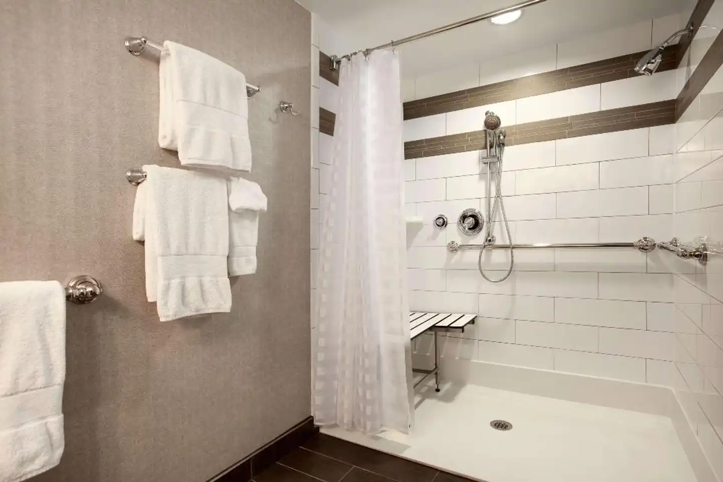 Embassy Suites by Hilton Napa Valley Badezimmer