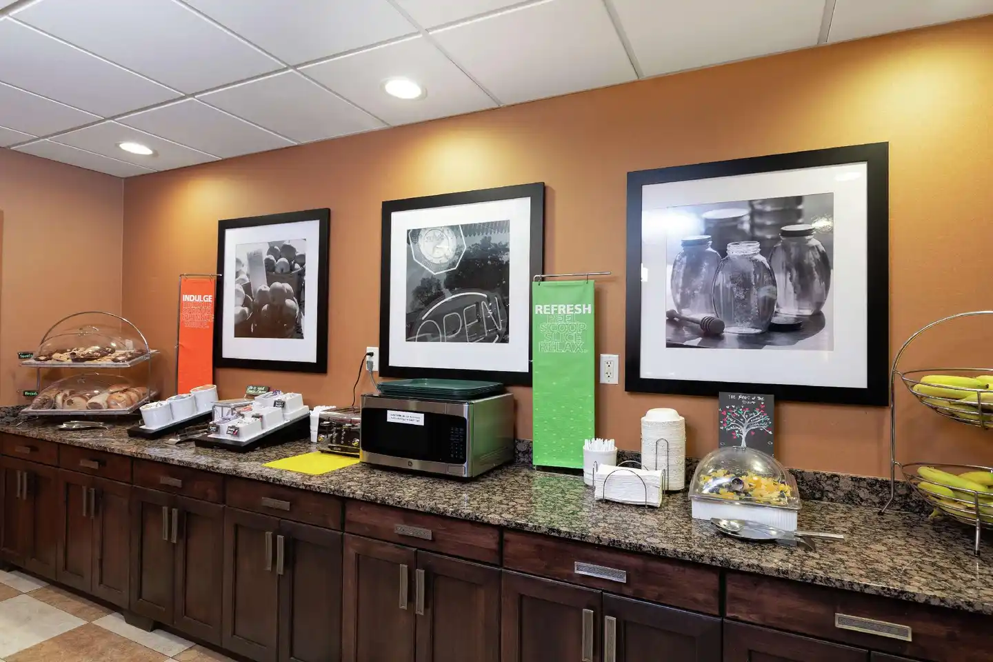 Hampton Inn & Suites Austin-Airport Restaurant