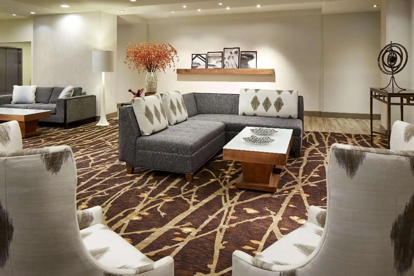 DoubleTree by Hilton LAX - El Segundo Lobby