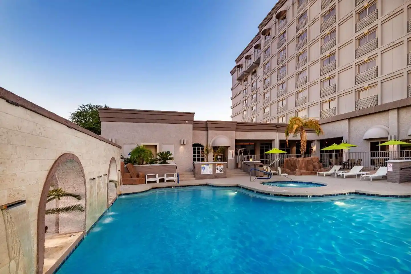 DoubleTree by Hilton Phoenix Mesa Pool