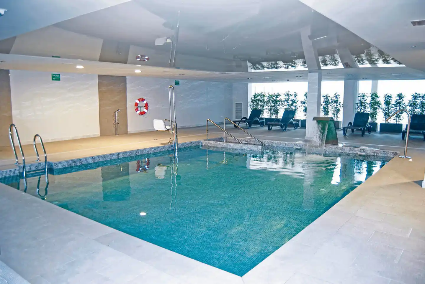 Garbí Costa Luz Hallenbad