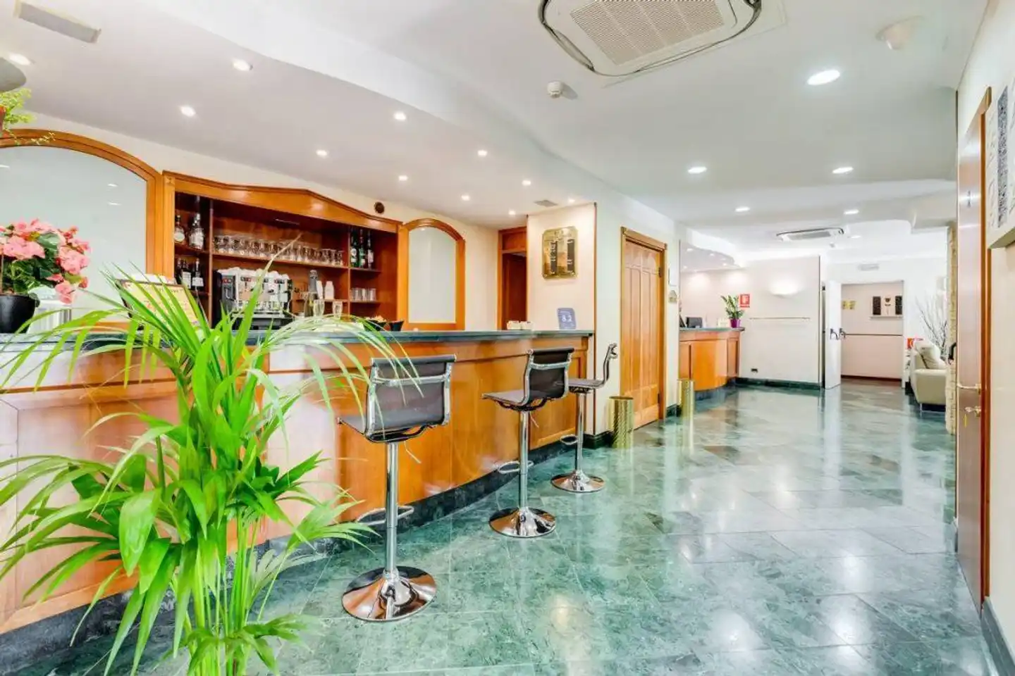 Romoli Hotel Lobby
