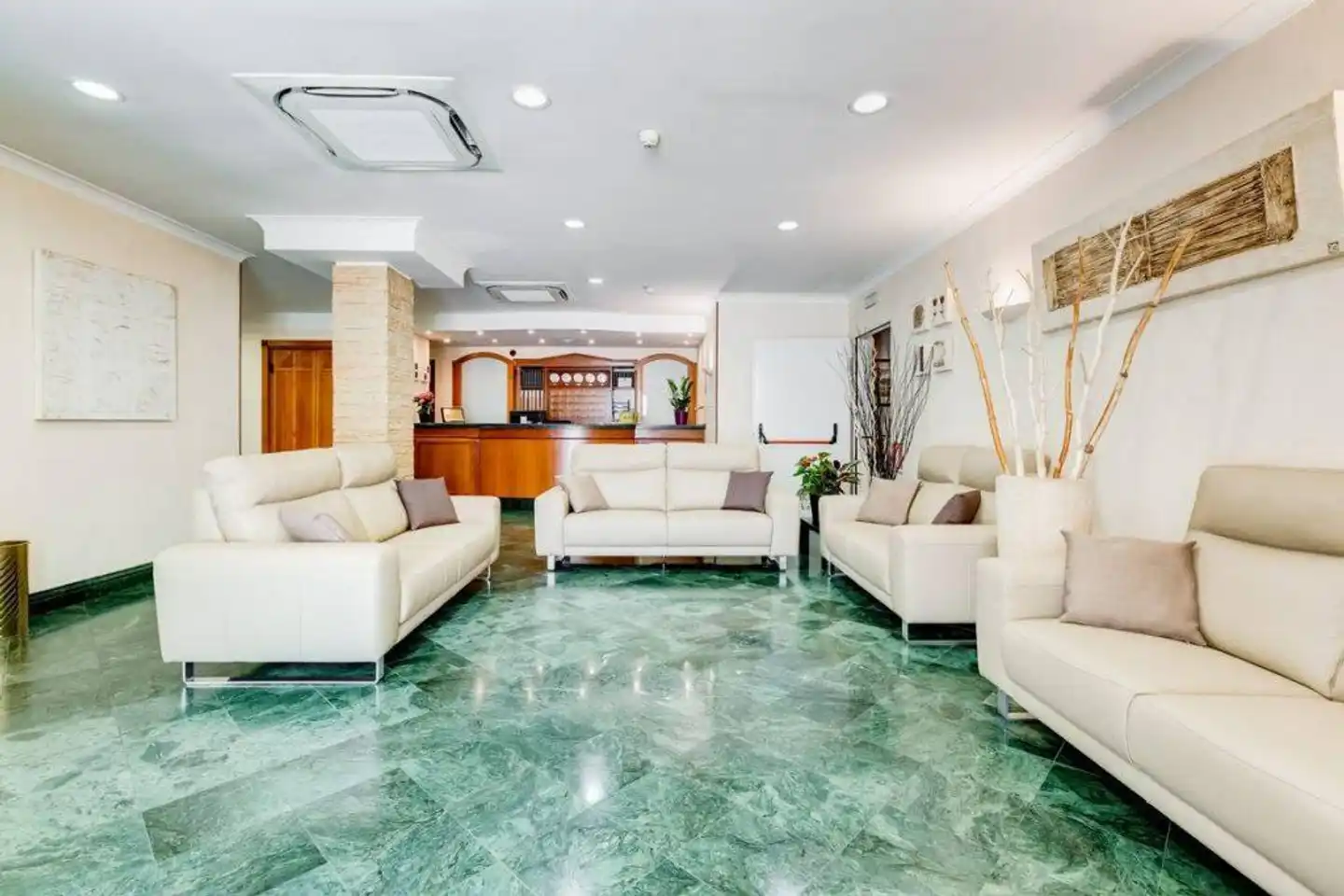 Romoli Hotel Lobby