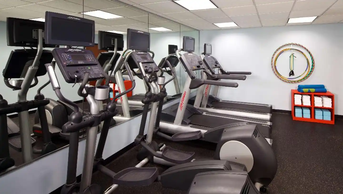 Pennyweight Hotel Boston, Curio Collection by Hilton Sport und Entertainment