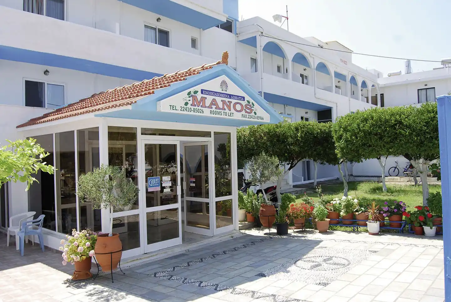 Manos Pension Aussenansicht